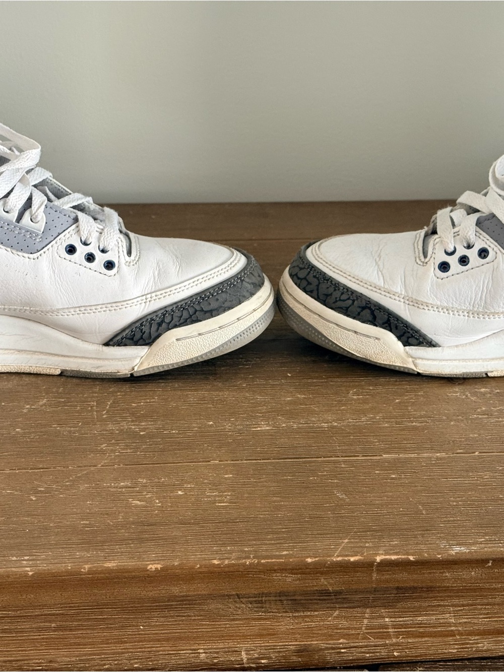 Jordan Kids White, Gray and Navy Retro 3 Sneakers - Picture 5 of 6